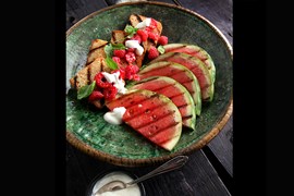 Grillad Melon Med Honungsyoghurt