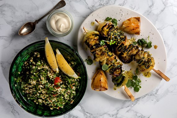 Grönsaksspett med bulgursallad