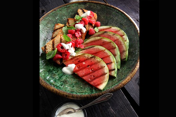 Grillad Melon Med Honungsyoghurt